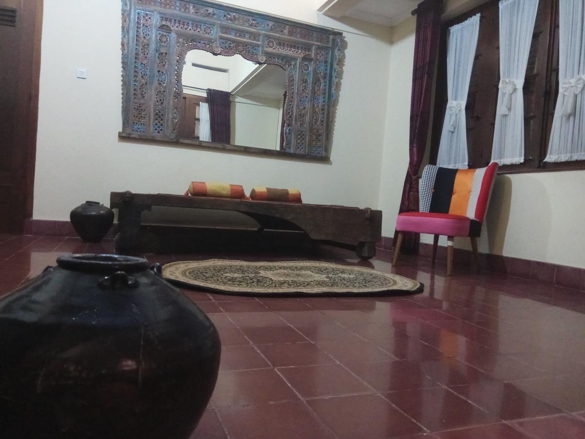 Doeloerkoe Homestay Solo 外观 照片
